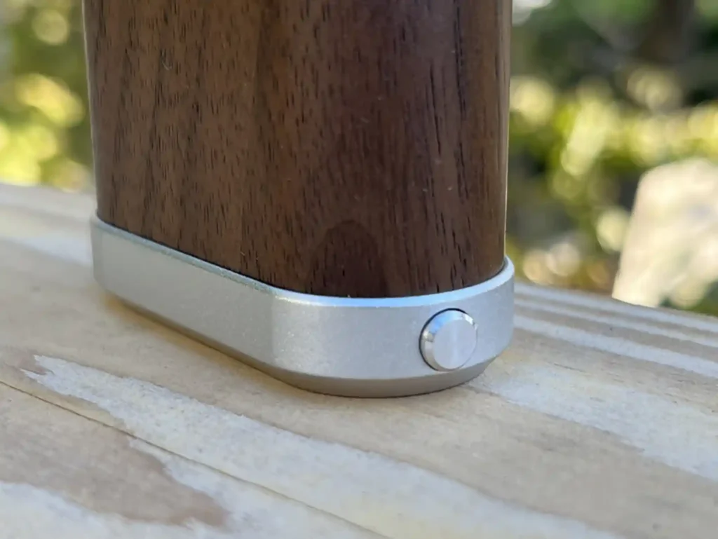 the Tinymight 2 has a single button