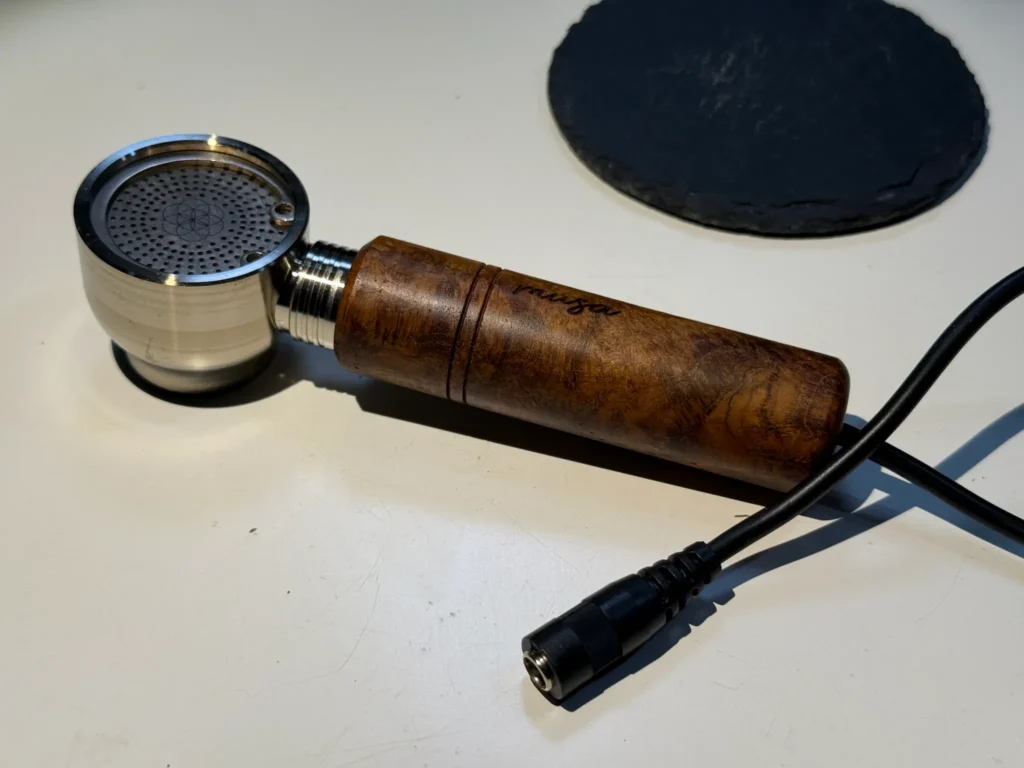 Musa 3000 showing the power connection